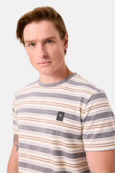T-shirt à manches courtes multicolore de GARCIA, avec motif à rayures horizontales.