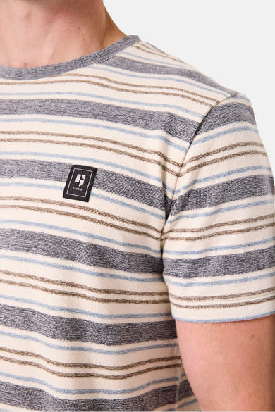 Multikleurig T-shirt met korte mouwen van Garcia, gestreept met een opgestikt logo op de voorkant.