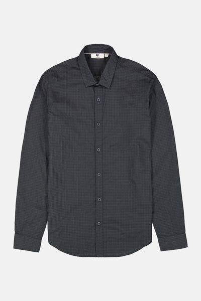 Chemise à manches longues grise de GARCIA, avec motif discret et fermeture boutonnée.