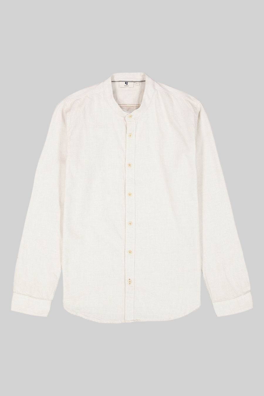 Chemise beige à manches longues de GARCIA, avec une texture subtile et une coupe décontractée.
