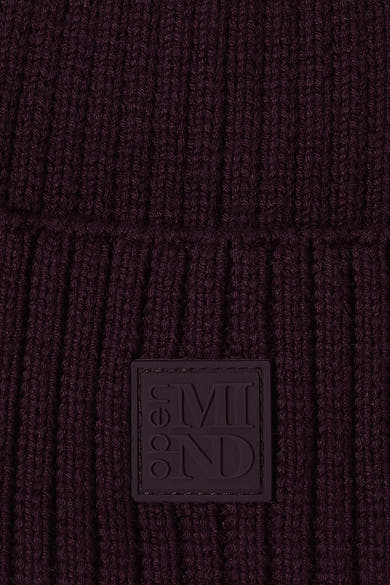 Paarse geribbelde gebreide muts van CECIL, met een vierkant ton-sur-ton logo-patch.