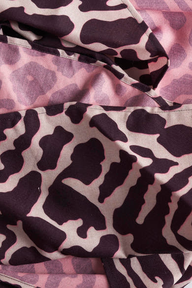 Foulard multicolore de CECIL, avec un motif tacheté marron et beige sur fond rose.