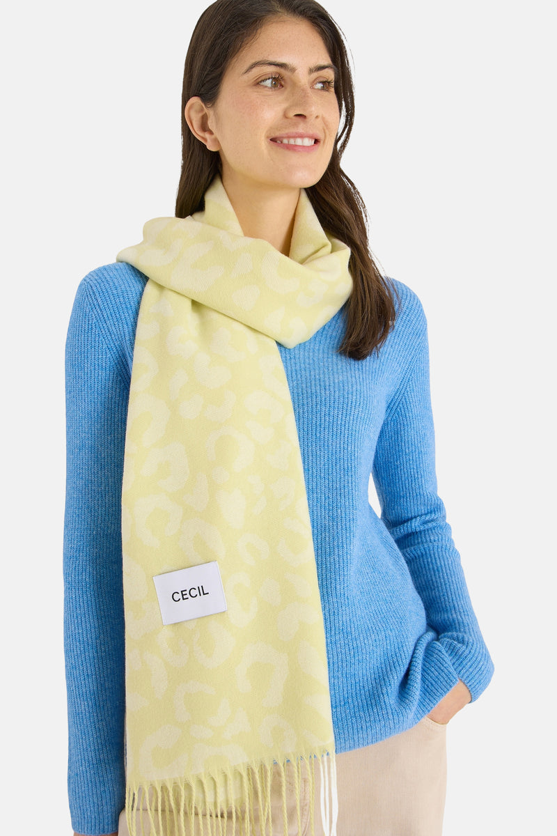 Écharpe jaune à motif léopard de CECIL, avec franges décoratives et étiquette de la marque.