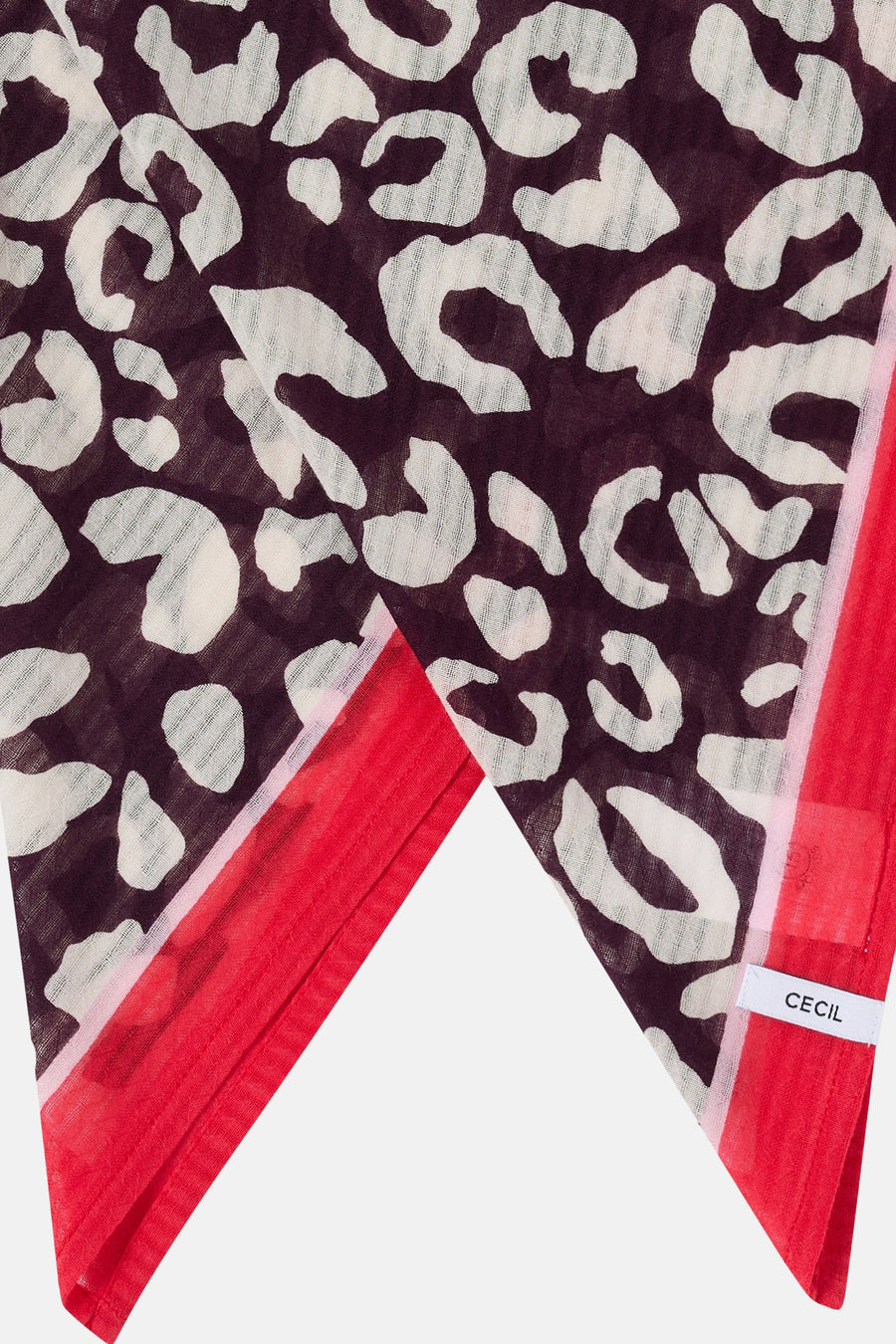 Multikleuren sjaal van CECIL met bordeauxrode en gebroken witte luipaardprint, en een rand in rood en lichtroze.