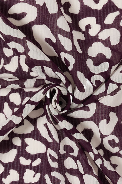 Crème en pruim veelkleurige sjaal van het merk CECIL, met een luipaardprint, in een spiraal gevouwen.