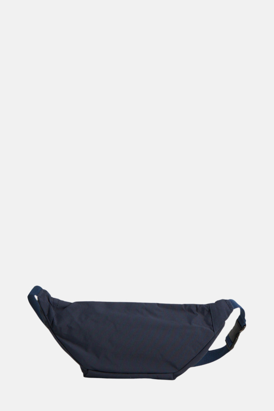 Blauwe heuptas van LYLE & SCOTT met subtiele diagonale strepen en zwarte sluitgesp.