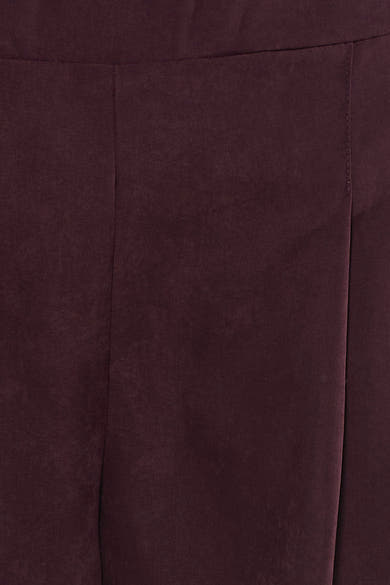 Pantalon violet en tissu texturé par AMELIE ET AMELIE, vue rapprochée du devant avec pli central