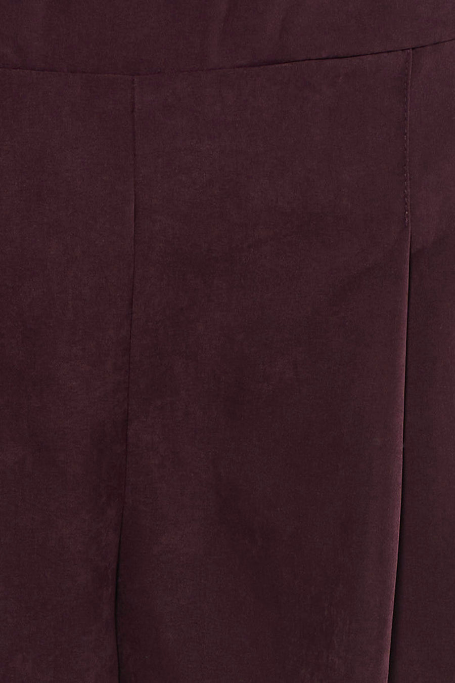 Pantalon violet en tissu texturé par AMELIE ET AMELIE, vue rapprochée du devant avec pli central