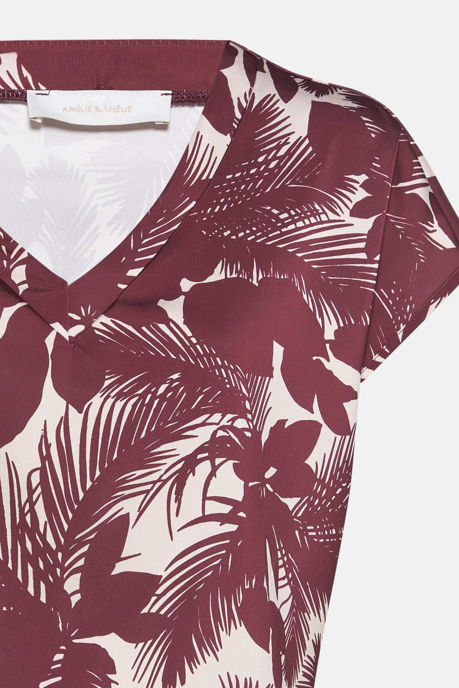 Multikleurig blouse met korte mouwen van AMELIE ET AMELIE met een tropisch patroon.