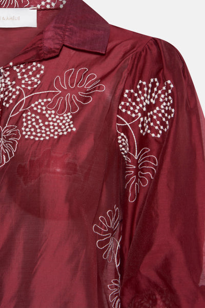 Rood overhemd met korte mouwen van AMELIE ET AMELIE met witte bloemenborduursels.