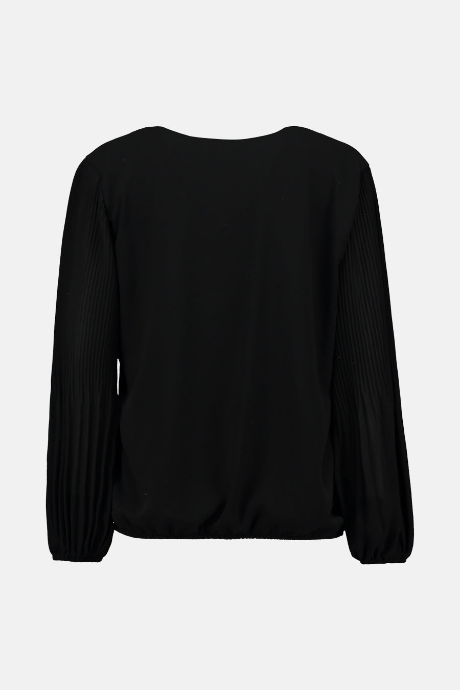 Blouse noire à manches longues de Zabaione, avec des manches plissées et une taille élastique.