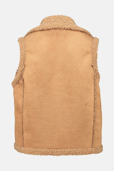 Veste cognac de ZABAIONE, en fausse peau de mouton, vue de dos.