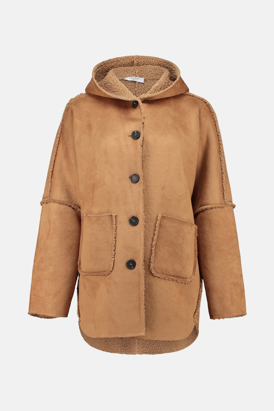Veste courte cognac de ZABAIONE, avec capuche doublée en imitation peau de mouton et poches plaquées.