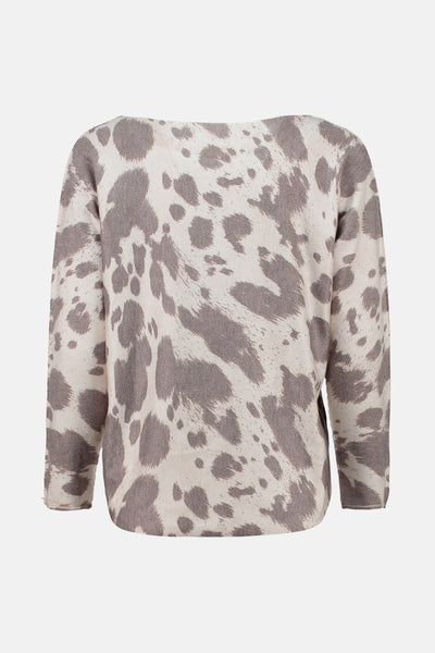 Pull beige à col rond de Zabaione, avec un motif tacheté gris et blanc, vue de dos.