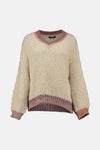 Pull à col en V beige de Zabaione, avec bordure rose et violette en bas et au niveau du col.