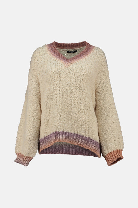 Beige V-hals trui van Zabaione, met roze en paarse bies onderaan en bij de hals.