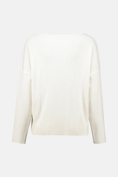 Pull à col rond écru de ZABAIONE, en tricot côtelé avec des manches longues, vue de dos.