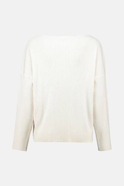 Pull à col rond écru de ZABAIONE, en tricot côtelé avec des manches longues, vue de dos.