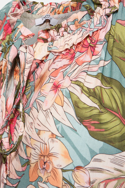 Multikleurenjurk van Zabaione, met bloemenprint en rucheskraag met strikbandjes.