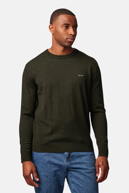 O-neck sweater in dark green marl by Antwerp, featuring ribbed cuffs and hem, with small logo on chest, worn with blue jeans, front view