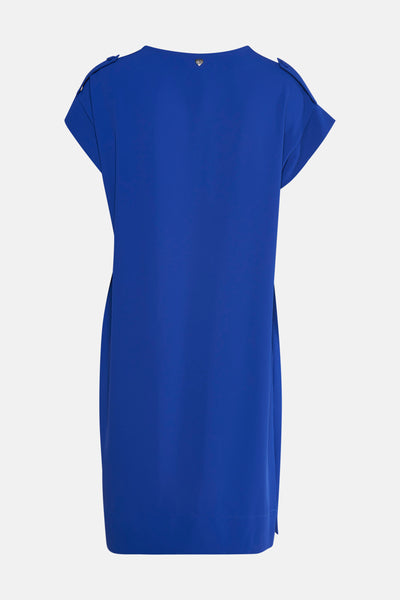 Robe bleu à manches courtes d'AMELIE ET AMELIE, avec détail décoratif en cœur au dos.
