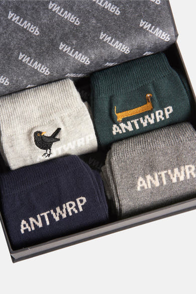 Lot de chaussettes multicolores par ANTWRP, avec motifs brodés d'oiseau et de chien teckel.