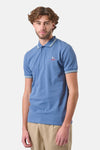 Blauw poloshirt met korte mouwen van ANTWRP, met witte biesjes op de kraag en mouwen, en geborduurd logo.