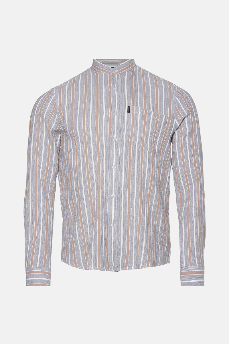 Chemise à manches longues beige rayée par ANTWRP, avec poche de poitrine.
