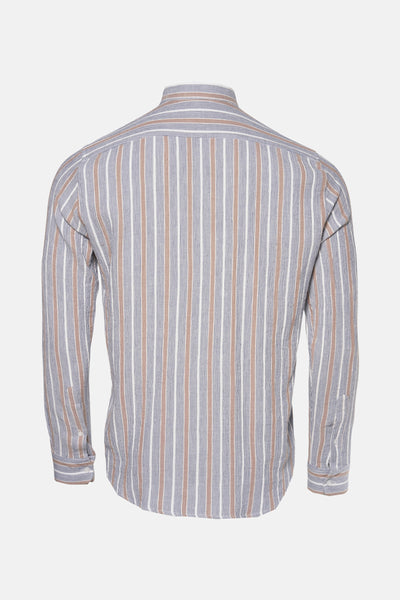 Chemise à manches longues beige par ANTWRP avec rayures verticales bleues et blanches, vue de dos.