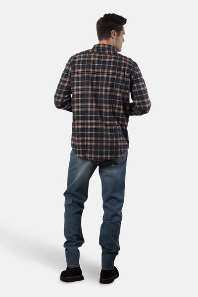 Multikleurig overhemd met lange mouwen van ANTWRP, geruit, gedragen met een blauwe jeans en zwarte schoenen, van achteren gezien.