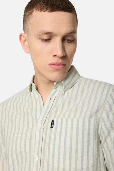 Chemise à rayures vert clair de ANTWRP, avec poche poitrine et patte de boutonnage.