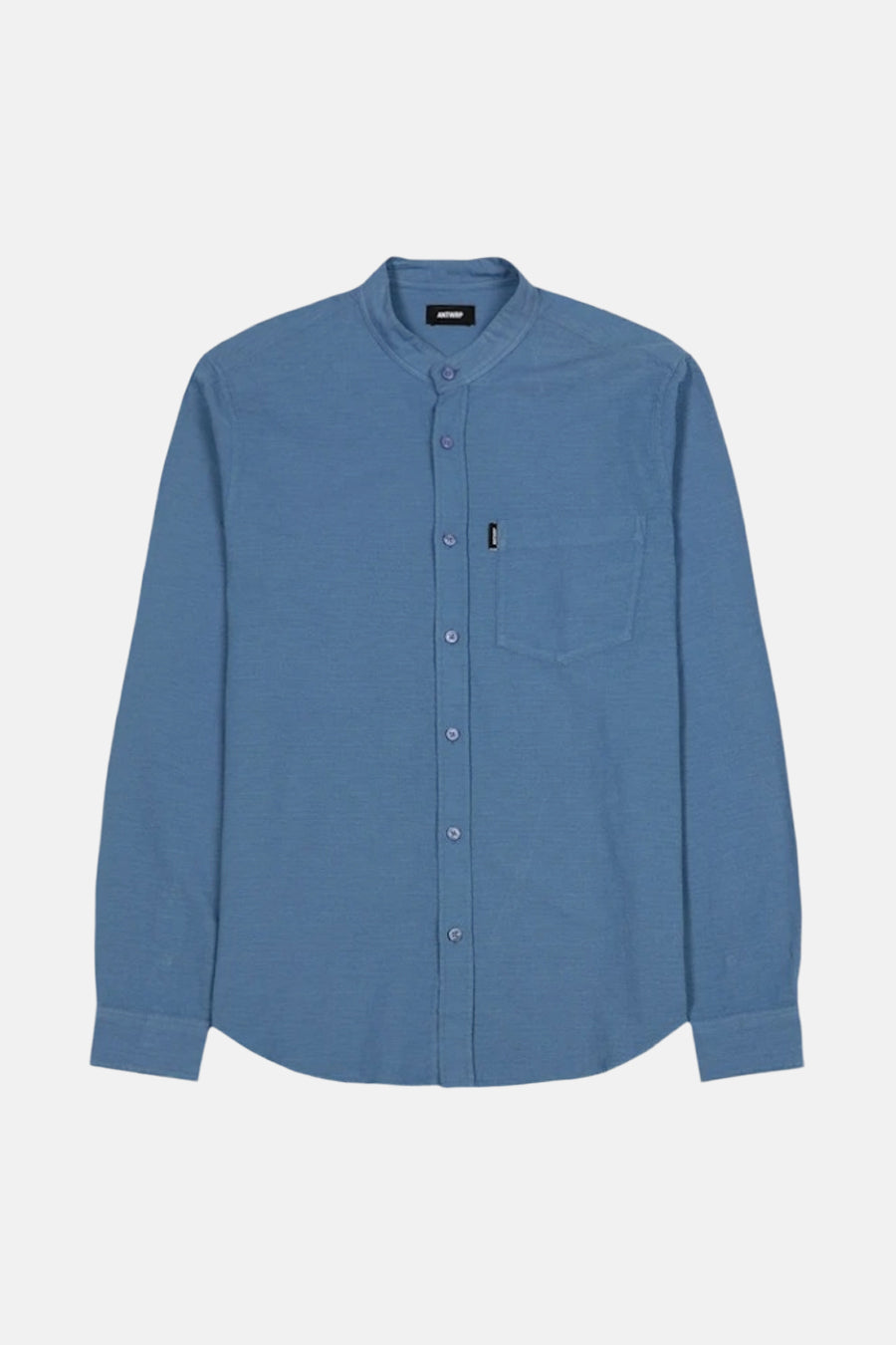 Chemise à manches longues bleu de ANTWRP, avec poche poitrine et boutons.