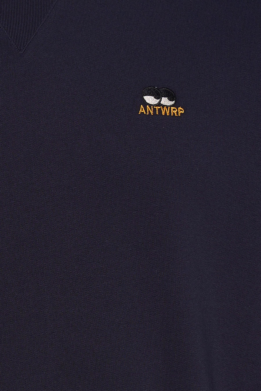 Sweat-shirt bleu à col rond de ANTWRP, avec un petit logo brodé décoratif.
