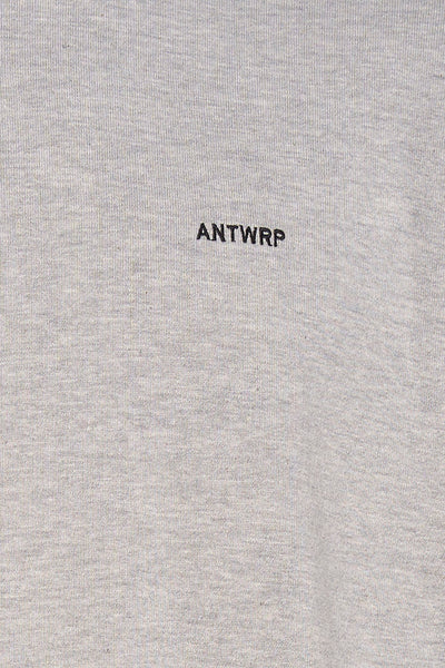 Sweat col rond gris d'ANTWRP, avec le logo brodé sur le devant et une texture chinée.

