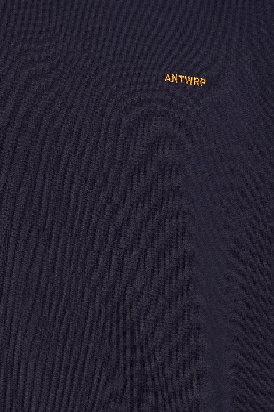 Blauwe sweater met ronde hals van ANTWRP, met de merknaam op de voorkant geborduurd.