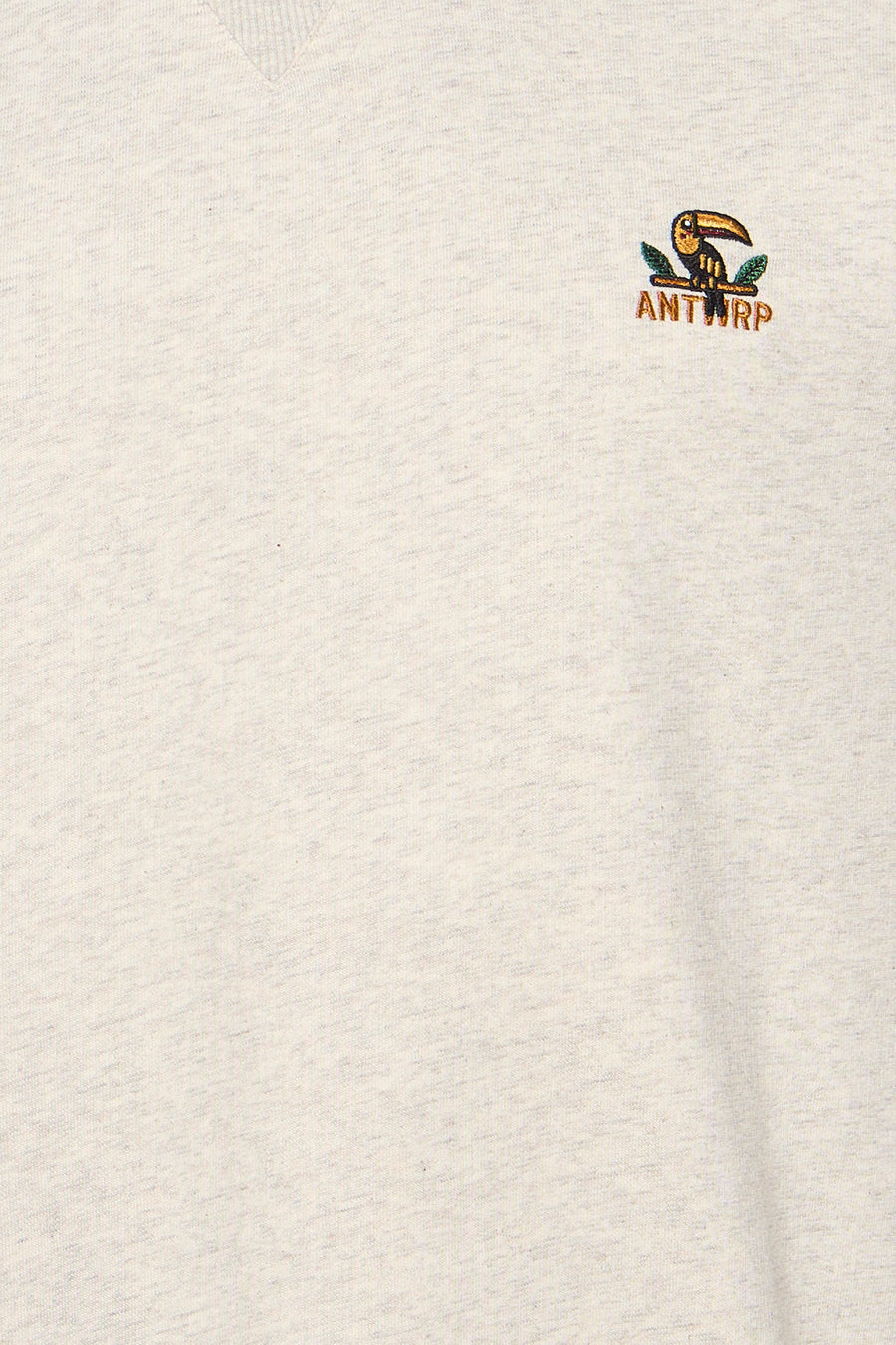 Sweat beige de ANTWRP, avec un motif brodé d'un toucan et le logo de la marque.