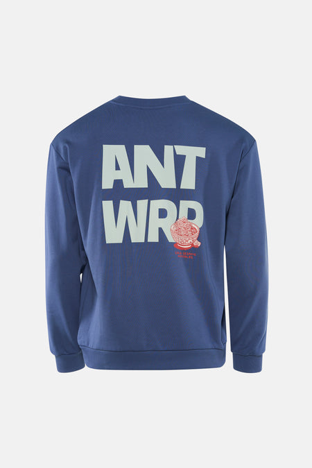 Ronde hals sweatshirt blauw van ANTWRP, met tekst en noedelgrafiek op de rug.