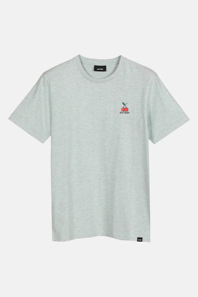 Groen T-shirt met korte mouwen van ANTWRP, met een geborduurd kersenmotief op de borst.