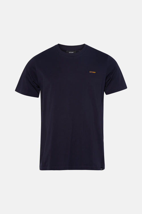 T-shirt à manches courtes bleu par ANTWRP, avec logo orange brodé sur la poitrine, sur fond uni.