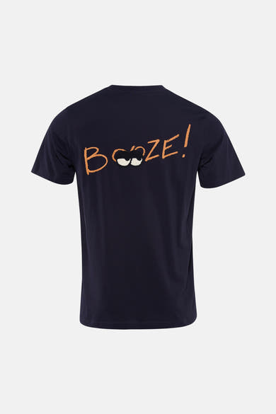 Marineblauwe T-shirt met korte mouwen van ANTWRP, met oranje "Booze!"-print en brilillustratie op de rug.