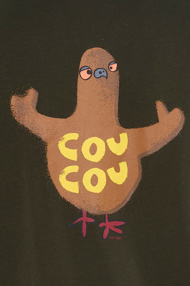 Kaki T-shirt met korte mouwen van ANTWRP, met een bruin duivenmotief en de tekst "COU COU".