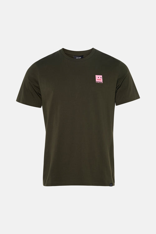 T-shirt à manches courtes kaki van ANTWRP, avec un motif carré rose sur la poitrine.