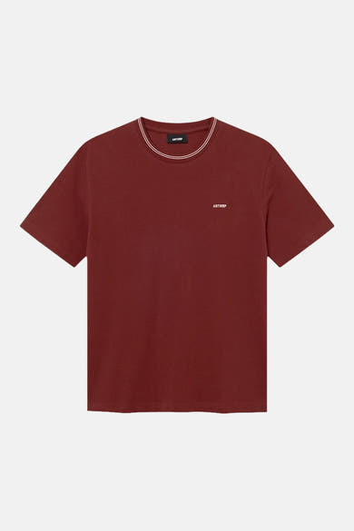 T-shirt bordeaux à manches courtes d'ANTWRP, avec col à rayures blanches et logo brodé.