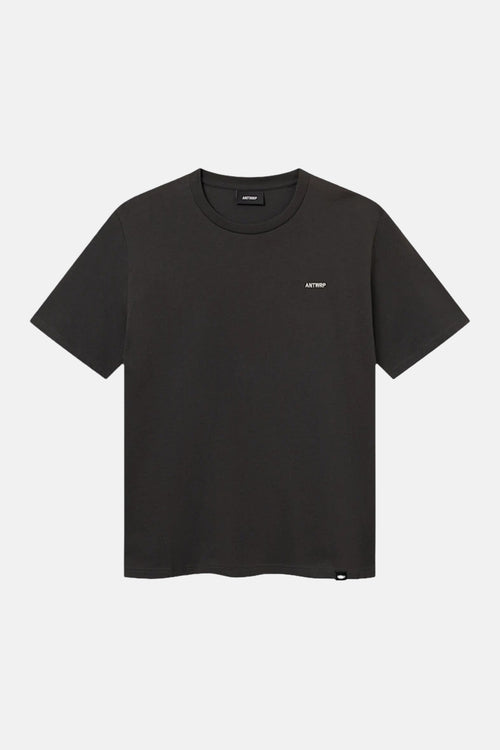 T-shirt noir à manches courtes de ANTWRP, avec logo discret sur la poitrine.