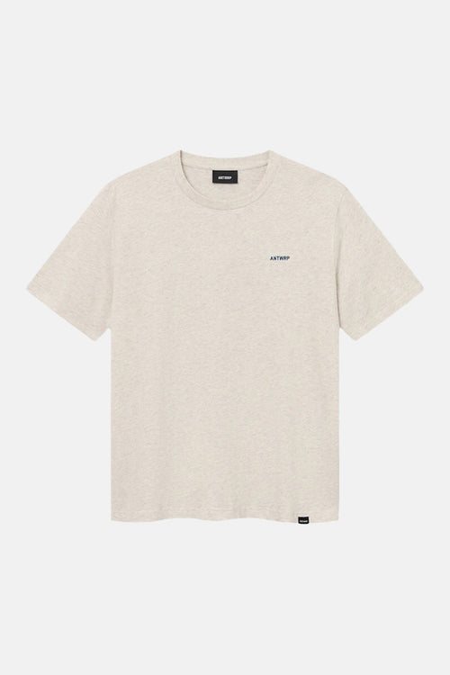 T-shirt beige à manches courtes de ANTWRP, avec logo discret sur la poitrine et étiquette logotypée en bas.
