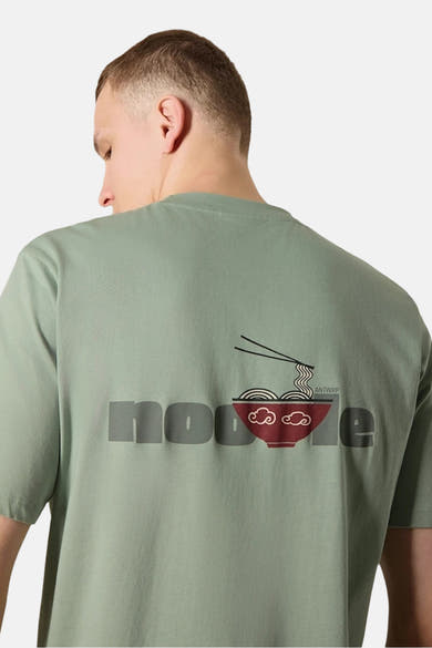 T-shirt à manches courtes vert d'ANTWRP avec un motif nouilles et le logo de la marque au dos.