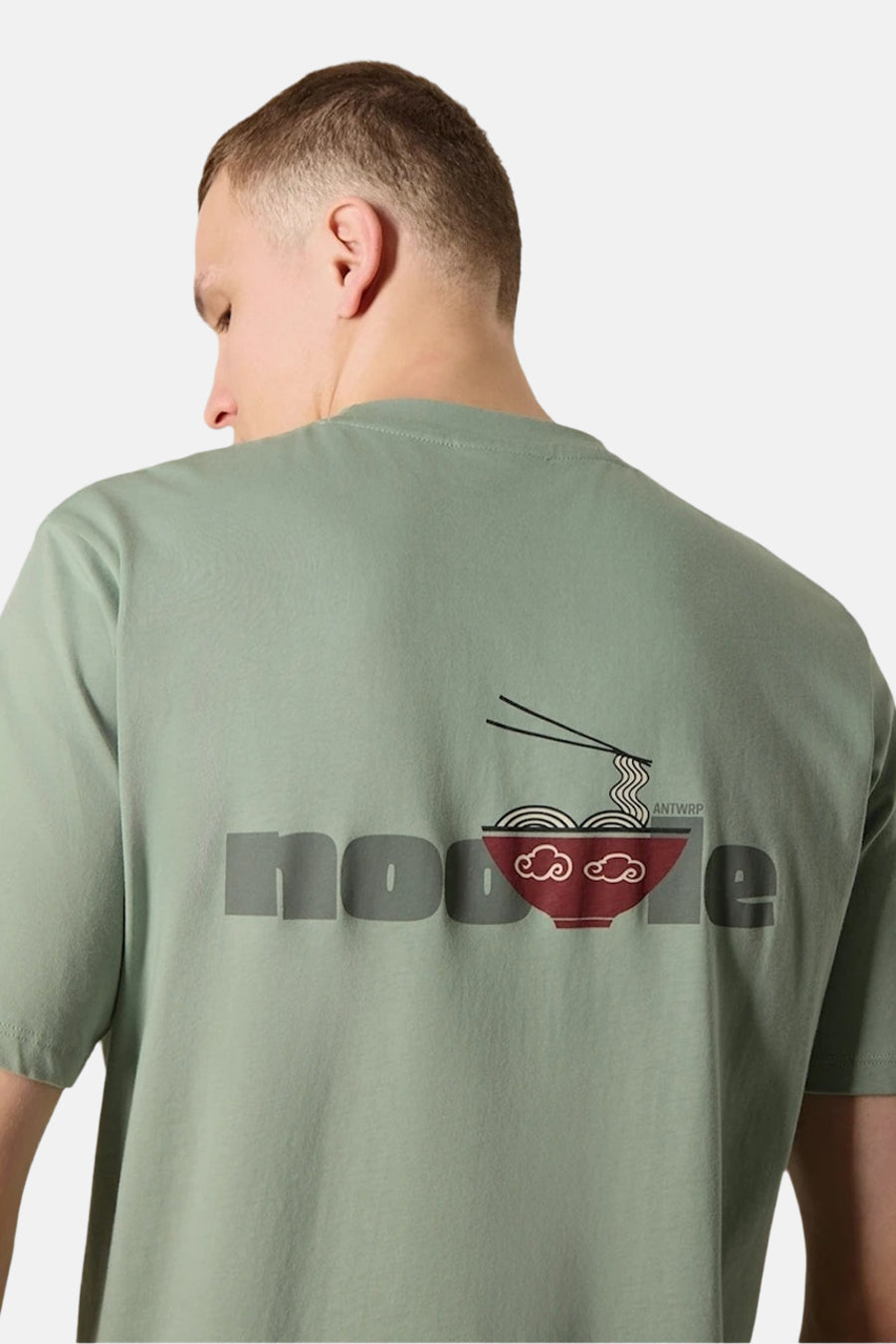 T-shirt à manches courtes vert d'ANTWRP avec un motif nouilles et le logo de la marque au dos.
