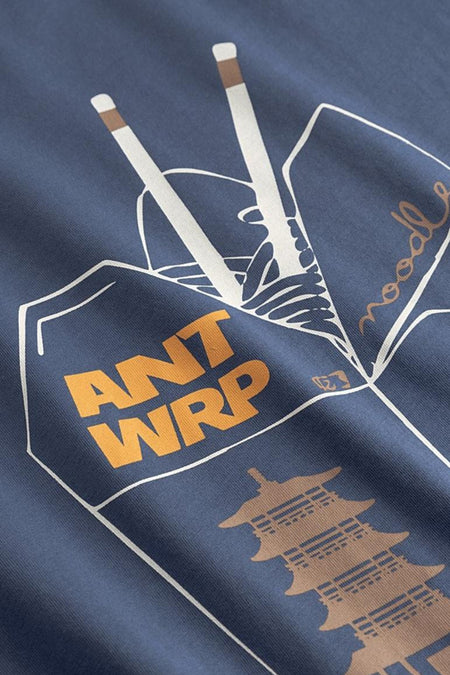Blauw T-shirt met korte mouwen, van ANTWRP, met een print van noedels en een pagode.