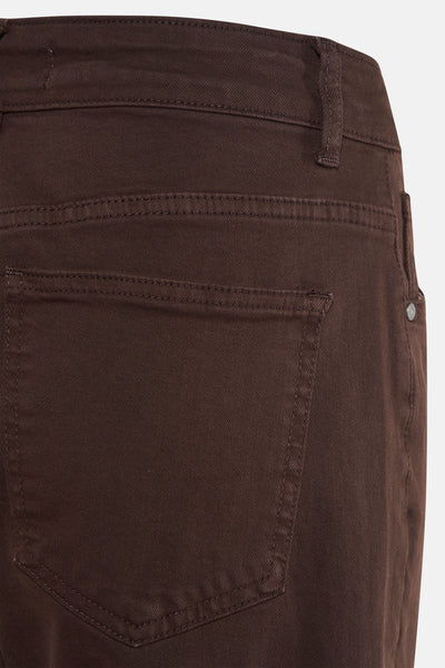 Gekleurde bruine jeans AMELIE ET AMELIE, achterzak- en taillebanddetail.