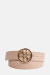 Ceinture beige Guess en cuir avec boucle dorée et motif ton sur ton.